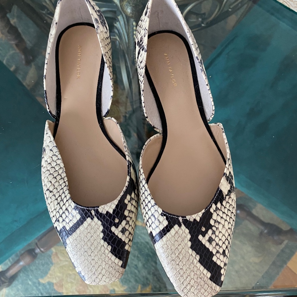 Ann Taylor snake flats shoes nwot 8